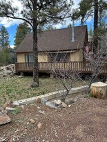 700 E Reindeer Dr in Munds Park, AZ - Building Photo