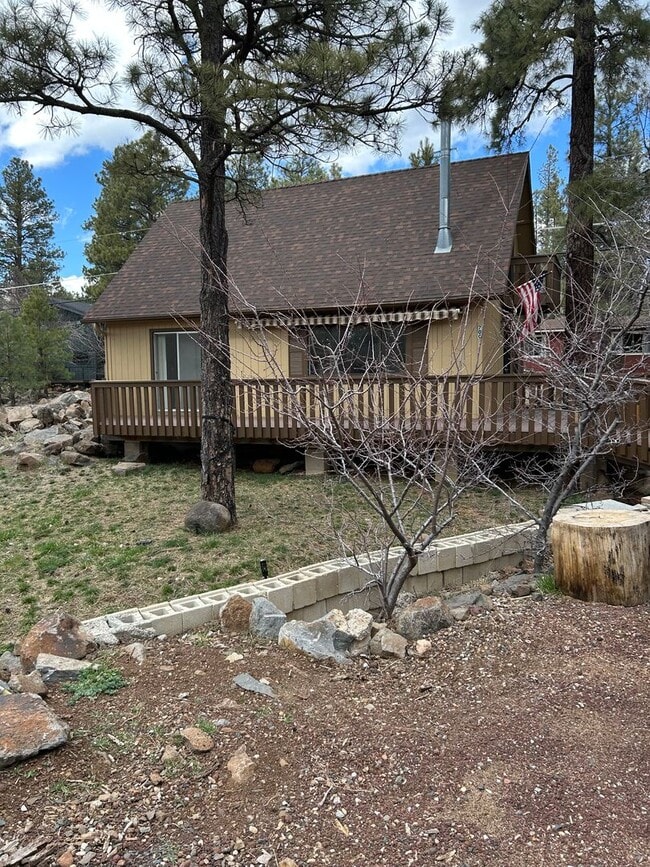 property at 700 E Reindeer Dr