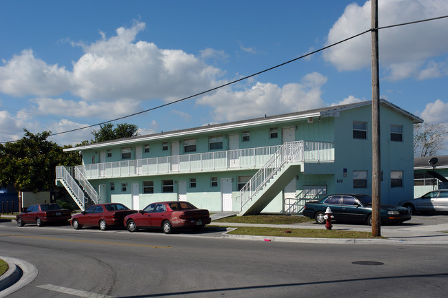 100 W 28th St in Hialeah, FL - Building Photo - Building Photo