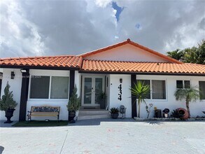 434 SW 99th Ct in Miami, FL - Building Photo - Building Photo