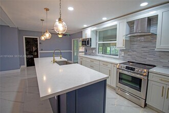 6802 NW 78th St in Tamarac, FL - Building Photo - Building Photo