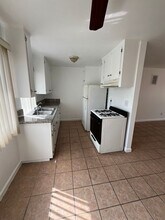 11751 Hart St, Unit 08 in Los Angeles, CA - Foto de edificio - Building Photo