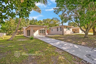 525 Dolphin Dr in Delray Beach, FL - Building Photo
