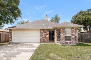 1213 Misty Meadow Dr in Midlothian, TX - Building Photo