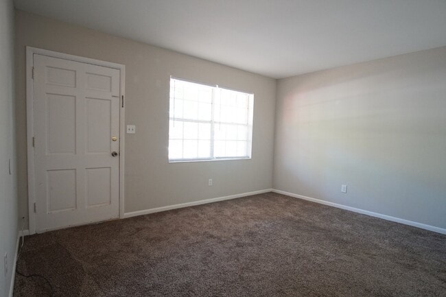 1447 E Burgess Rd in Pensacola, FL - Building Photo - Building Photo