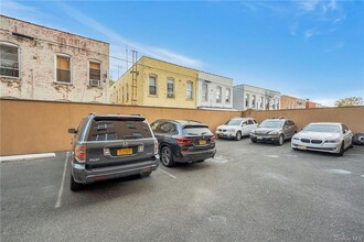 2430 Lyvere St in Bronx, NY - Building Photo - Building Photo