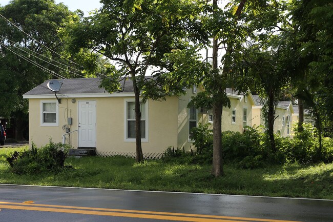 4412 Davis Rd in Lake Worth, FL - Foto de edificio - Building Photo