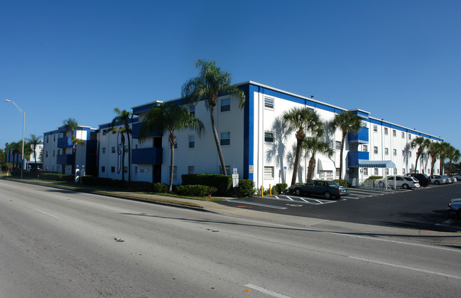 Gateway By The Bay in St. Petersburg, FL - Building Photo - Building Photo