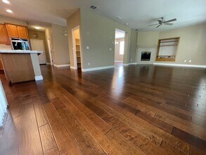 1093 Huntly Dr in Folsom, CA - Building Photo - Building Photo