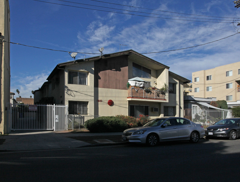 1627 N Mariposa Ave in Los Angeles, CA - Foto de edificio