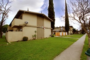 4705 E McKinley Ave in Fresno, CA - Foto de edificio - Building Photo