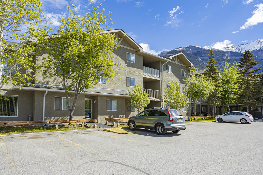 Pointe Of View in Canmore, AB - Building Photo