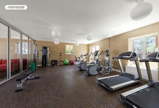 41-18 Crescent St in Queens, NY - Foto de edificio - Building Photo