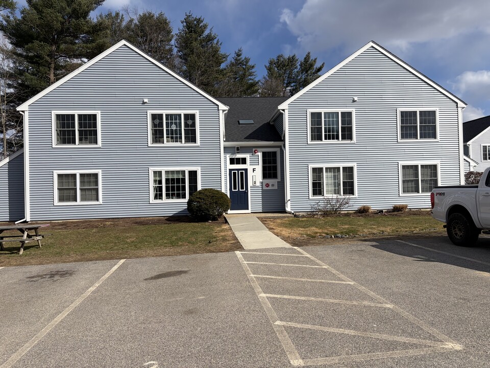 50 Brookside Dr in Exeter, NH - Building Photo