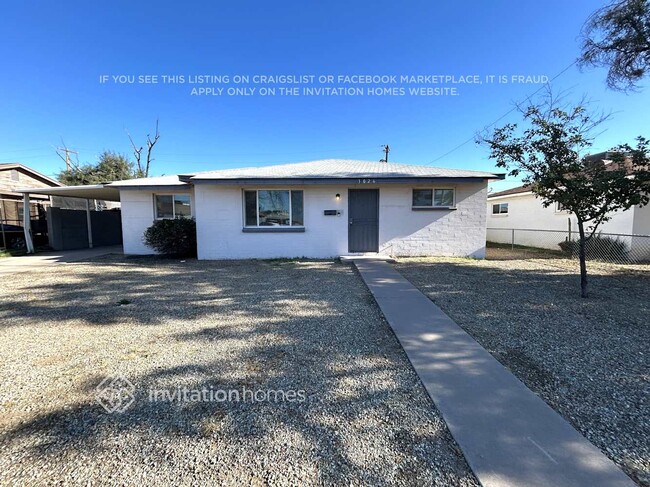 property at 3026 W Lawrence Ln