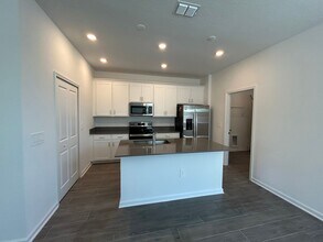 1675 Cross Prairie Pkwy in Kissimmee, FL - Building Photo - Building Photo