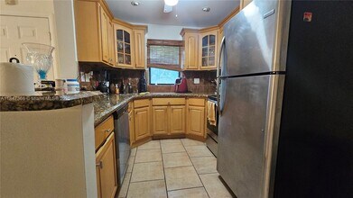 4092 NW 87th Ave in Sunrise, FL - Building Photo - Building Photo