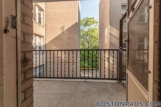 1634 Commonwealth Ave in Boston, MA - Building Photo - Building Photo