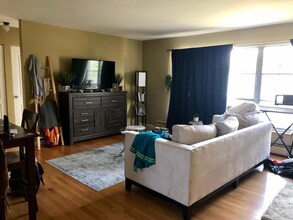 2808 W 13 Mile Rd in Royal Oak, MI - Foto de edificio - Building Photo