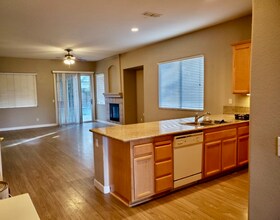 124 Westlake Ct in Roseville, CA - Building Photo - Building Photo