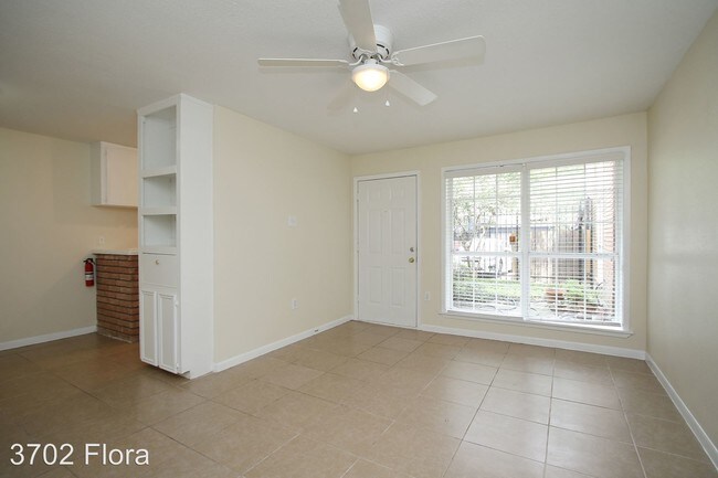 3702 Flora St in Houston, TX - Building Photo - Building Photo