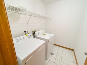 1319 W Belmont Ave, Unit 1 in Chicago, IL - Foto de edificio - Building Photo