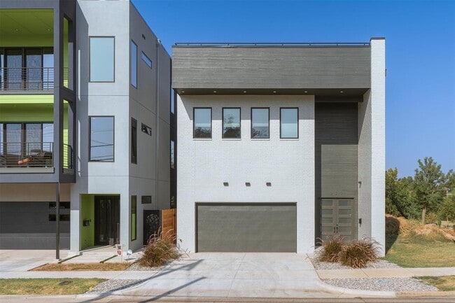 property at 923 N Francis Ave