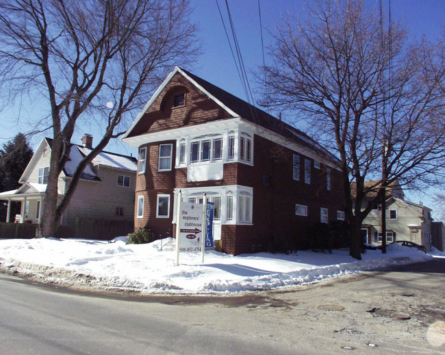 484 Burncoat St in Worcester, MA - Building Photo - Building Photo