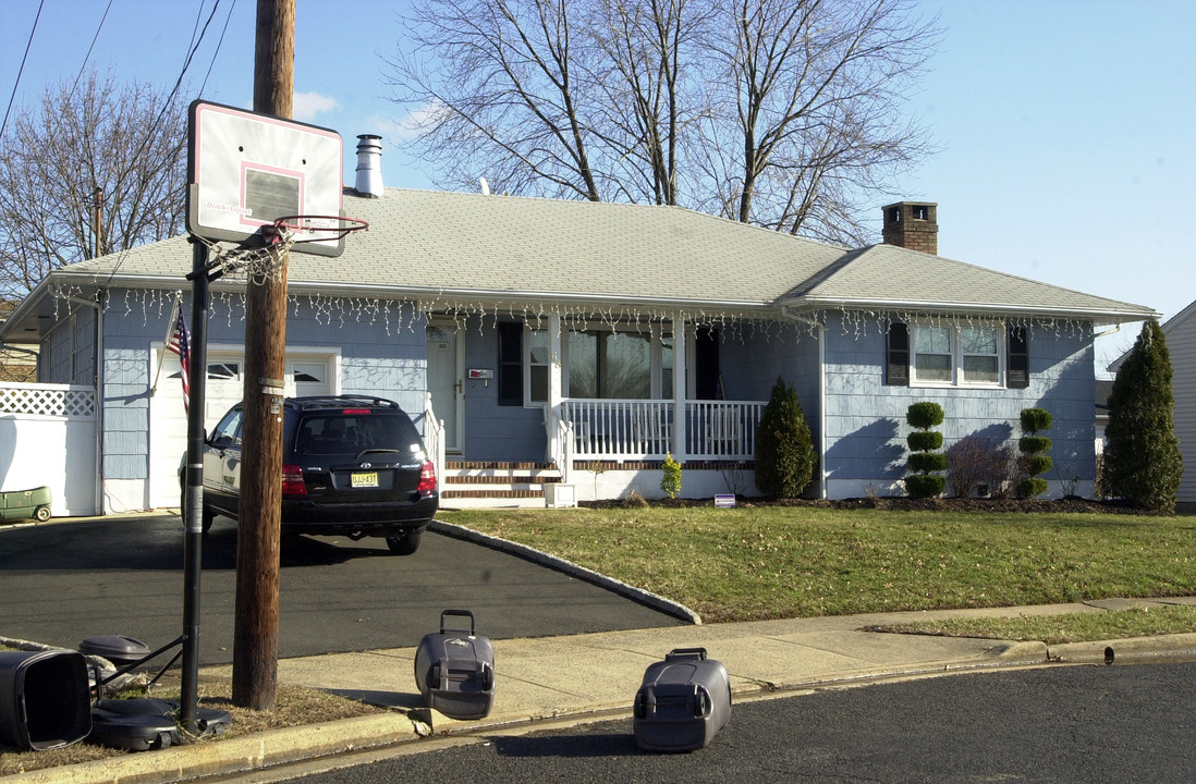 68 Richard Ave in Manville, NJ - Building Photo