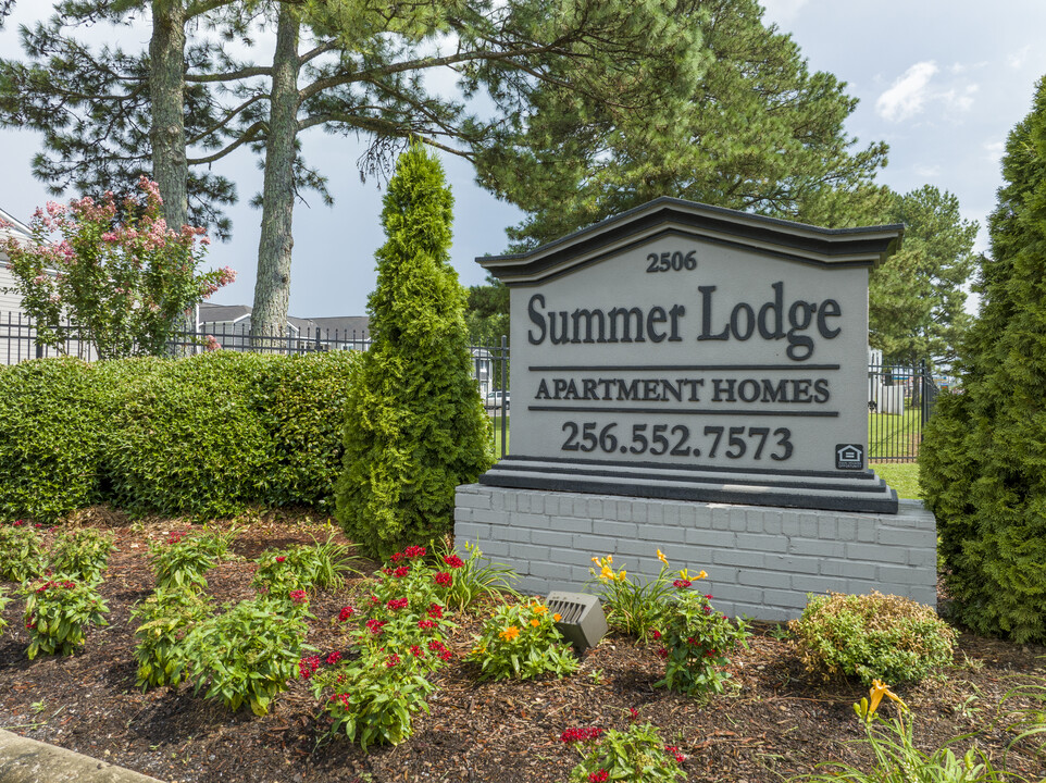 Summer Lodge Apartments in Decatur, AL - Building Photo