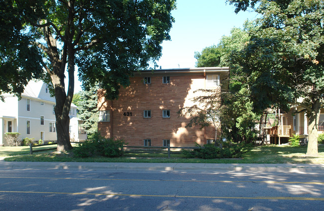 431 Abbott Rd in East Lansing, MI - Building Photo - Building Photo