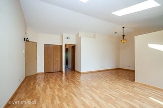 1517 Commodore Ct in Schaumburg, IL - Building Photo - Building Photo