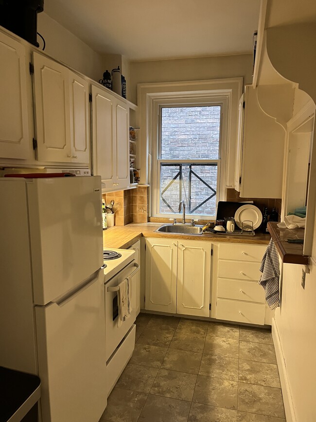 property at 4054 Dorchester Boul O