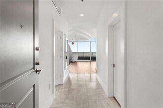 3338 Peachtree Rd NE in Atlanta, GA - Building Photo - Building Photo