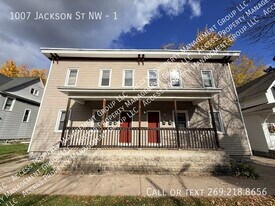 1007 Jackson St NW in Grand Rapids, MI - Building Photo