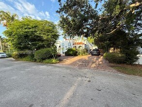 10760 NE 3rd Ave in Miami, FL - Building Photo - Building Photo