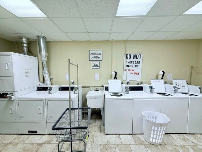 839 W Sheridan Rd in Chicago, IL - Foto de edificio - Building Photo