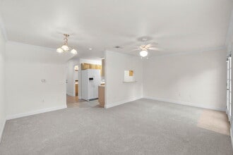 554 Wingspan Way in Crestview, FL - Building Photo - Building Photo