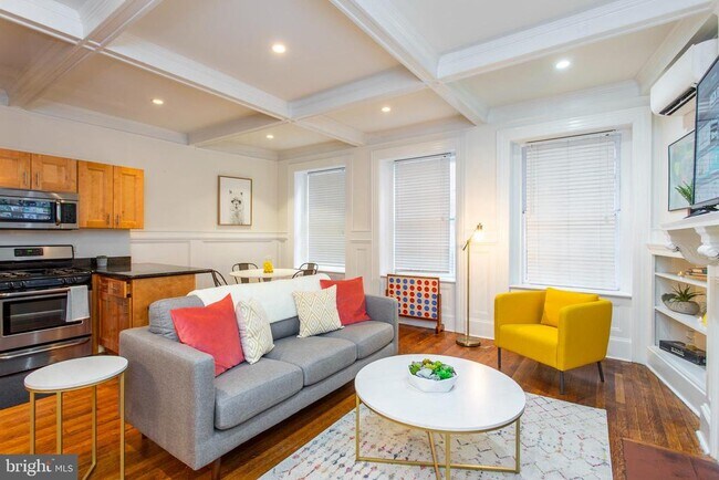 2134 Locust St in Philadelphia, PA - Building Photo - Building Photo