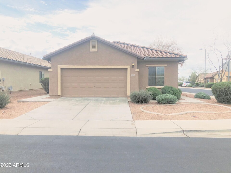 7347 W Millerton Way in Florence, AZ - Building Photo