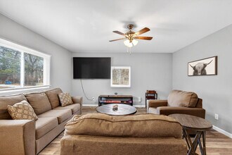 7792 Alicia Ct in Maplewood, MO - Building Photo - Building Photo