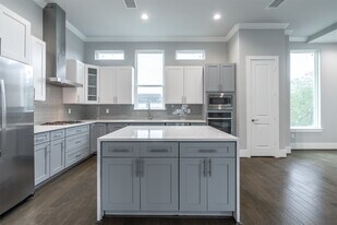 1553 W 22nd St in Houston, TX - Building Photo