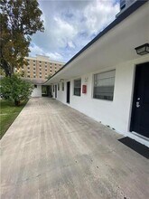 400 SE 9th Ct in Hallandale Beach, FL - Building Photo - Building Photo