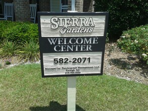 Sierra Garden Apartments in Hamlet, NC - Foto de edificio - Building Photo