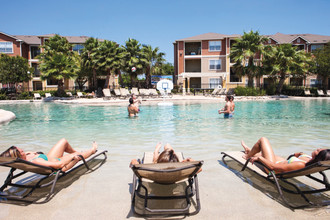 Lodge in San Marcos in San Marcos, TX - Foto de edificio - Building Photo