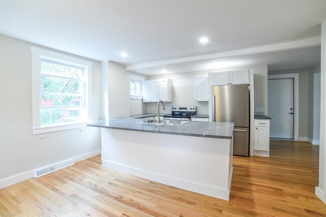 76 Slades Corner Rd in Dartmouth, MA - Building Photo - Building Photo