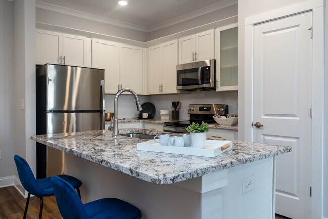 The Retreat at Sixty-Eight in Greensboro, NC - Building Photo - Building Photo
