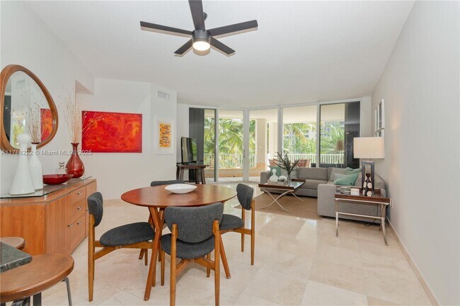 715 Crandon Blvd in Key Biscayne, FL - Building Photo - Building Photo