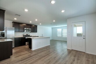 7225 Spotted Leaf Wy in Austin, TX - Building Photo - Building Photo