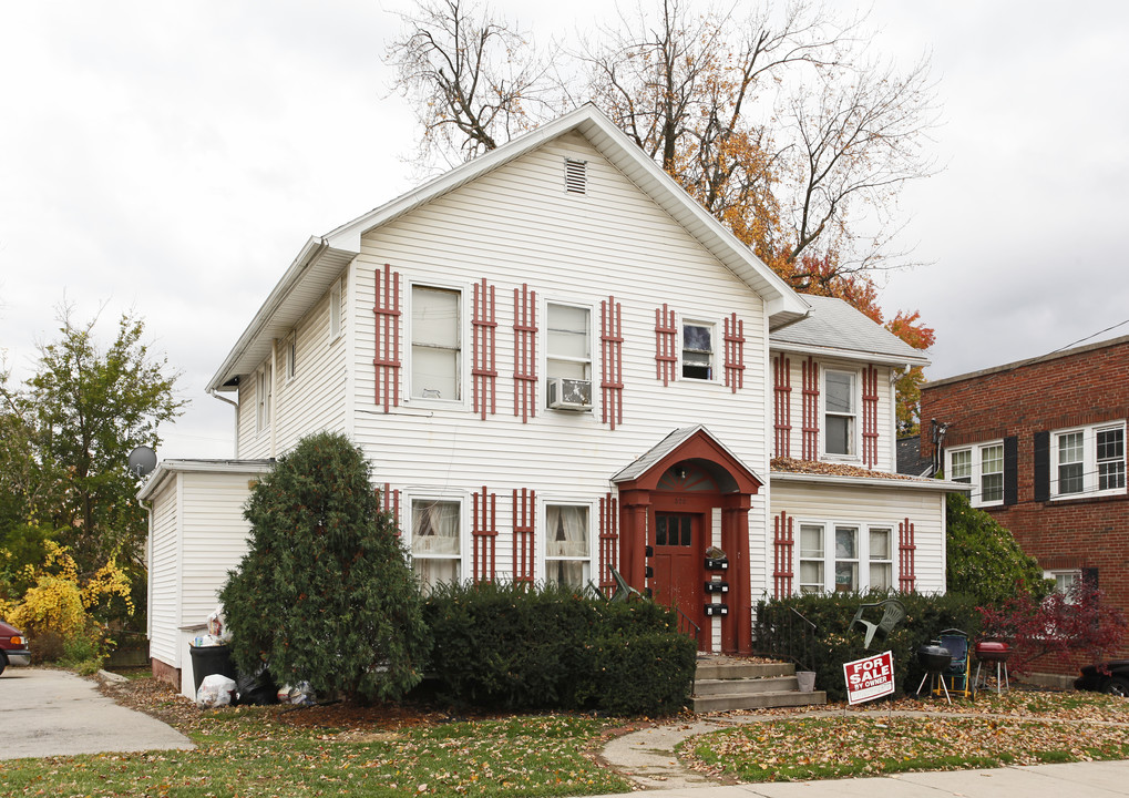 328 E Maumee St in Adrian, MI - Foto de edificio